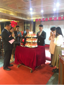 公司5周年慶典晚宴簡(jiǎn)報(bào)(圖8)