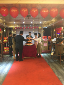 公司5周年慶典晚宴簡(jiǎn)報(bào)(圖9)